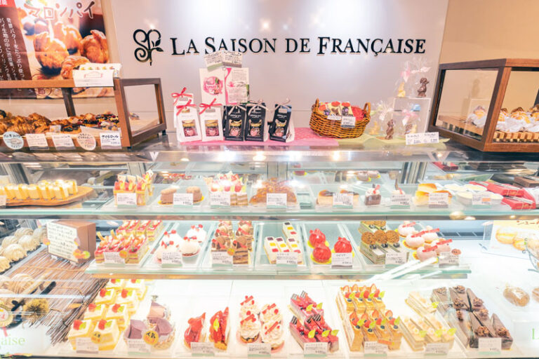 色とりどりケーキのショーケース